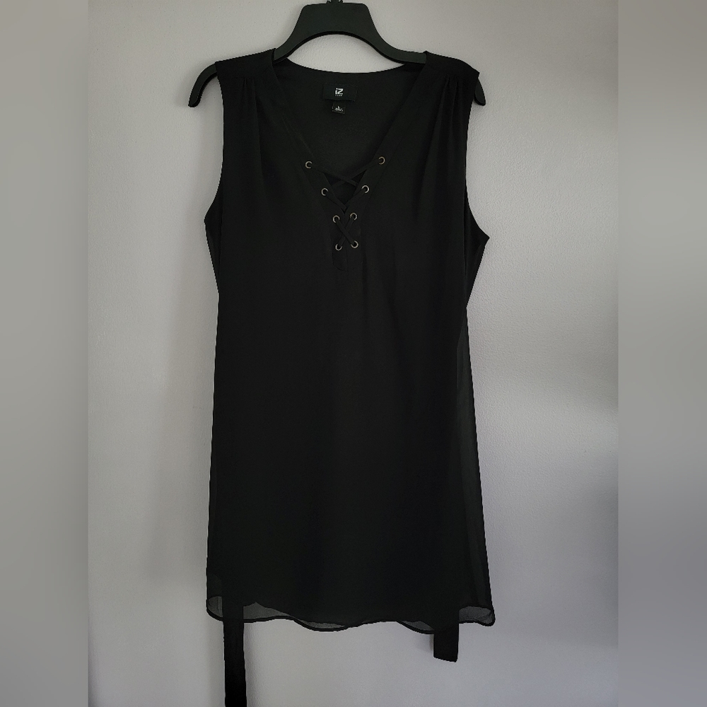 iZ byer size Large black dress with tie
